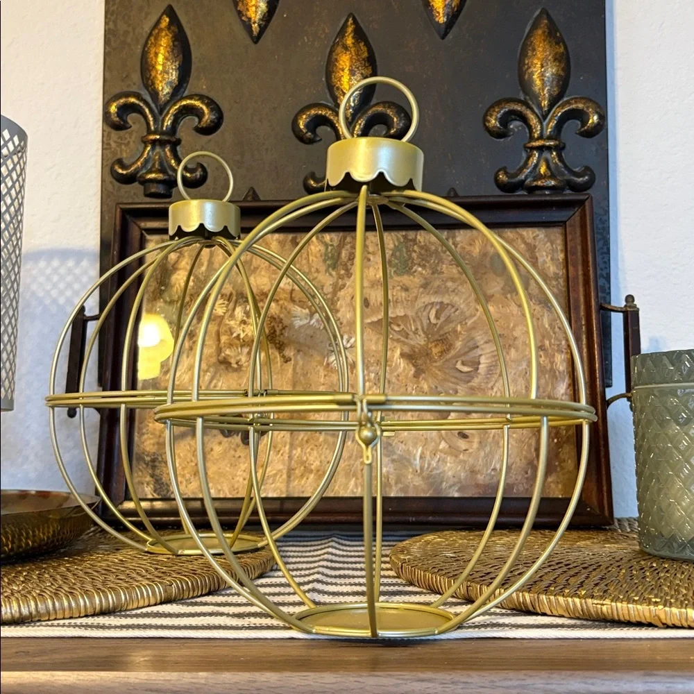 🆕Gold Metal Decorative Lantern Or Open Terrarium Form